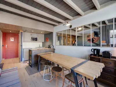 Télévision ou salle de divertissement dans l'établissement Duplex rénové ski aux pieds avec balcon pour 6 personnes à Val-d'Isère - FR-1-862-30