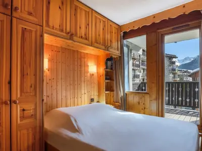 Un ou plusieurs lits dans un hébergement de l'établissement Appartement lumineux ski aux pieds avec parking à Val d'Isère - FR-1-862-27