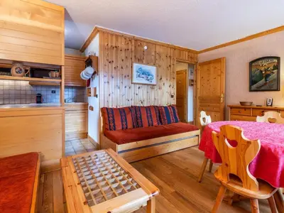 Coin salon dans l'établissement Appartement lumineux ski aux pieds avec parking à Val d'Isère - FR-1-862-27