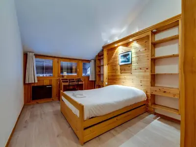 Un ou plusieurs lits dans un hébergement de l'établissement Appartement ski aux pieds avec parking couvert à Val d'Isère - FR-1-862-2