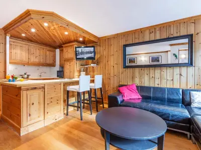 Cuisine ou kitchenette dans l'établissement Appartement ski aux pieds avec parking couvert à Val d'Isère - FR-1-862-2