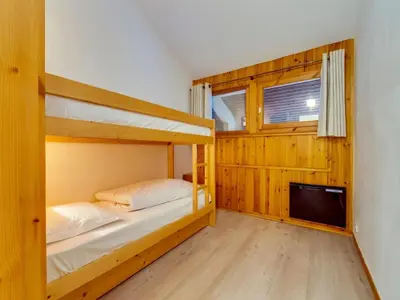 Un ou plusieurs lits dans un hébergement de l'établissement Appartement ski aux pieds avec parking couvert à Val d'Isère - FR-1-862-2