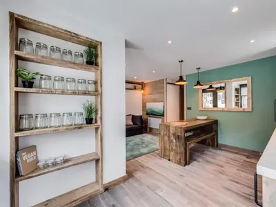Cuisine ou kitchenette dans l'établissement Appartement rénové au pied des pistes avec Parking couvert - FR-1-862-35