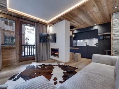 Télévision ou salle de divertissement dans l'établissement Appartement rénové, ski aux pieds avec parking couvert - FR-1-862-28