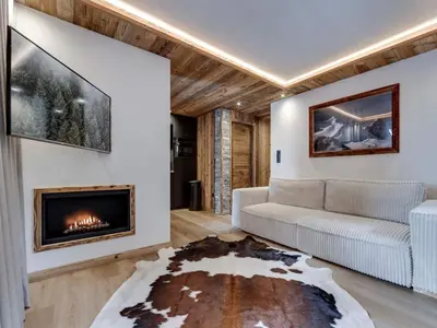 Coin salon dans l'établissement Appartement rénové, ski aux pieds avec parking couvert - FR-1-862-28