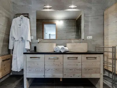 Plan de l'établissement Appartement rénové au pied des pistes avec parking à Val d'Isère - FR-1-862-38