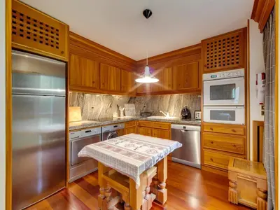 Cuisine ou kitchenette dans l'établissement Appartement lumineux Val-d'Isère 2 chambres - FR-1-862-40