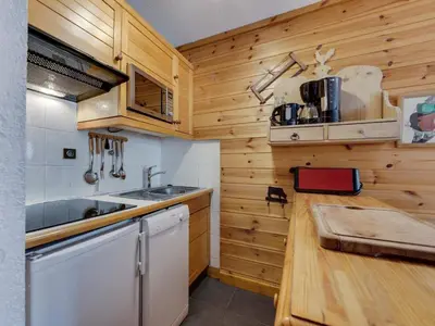 Cuisine ou kitchenette dans l'établissement Duplex Confortable Ski aux Pieds avec Parking - FR-1-862-55