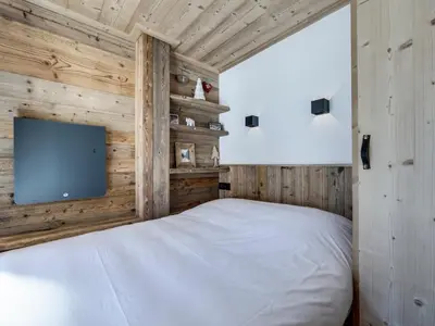 Un ou plusieurs lits dans un hébergement de l'établissement Appartement rénové, Ski aux pieds, Parking couvert - FR-1-862-56