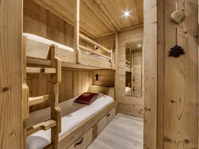 Un ou plusieurs lits dans un hébergement de l'établissement Appartement rénové, Ski aux pieds, Parking couvert - FR-1-862-56