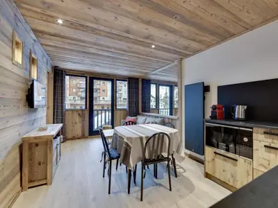 Télévision ou salle de divertissement dans l'établissement Appartement rénové au pied des pistes avec WiFi - FR-1-862-63
