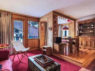 Coin salon dans l'établissement Appartement skis aux pieds avec parking couvert, 4 pers. - FR-1-862-66