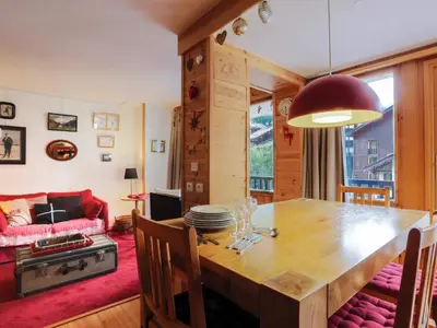 Coin salon dans l'établissement Appartement skis aux pieds avec parking couvert, 4 pers. - FR-1-862-66
