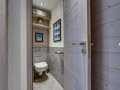 Salle de bains dans l'établissement Appartement rénové, confort moderne au pied des pistes - FR-1-862-58