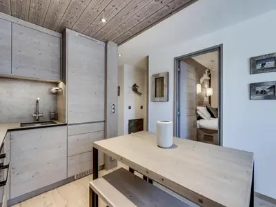 Cuisine ou kitchenette dans l'établissement Appartement rénové, confort moderne au pied des pistes - FR-1-862-58