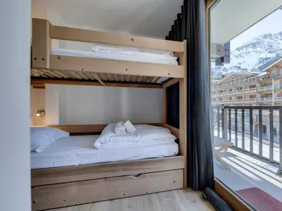 Un ou plusieurs lits dans un hébergement de l'établissement Appartement Rénové 4 Pers. Ski aux Pieds avec Parking - FR-1-862-53