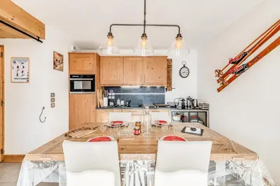 Cuisine ou kitchenette dans l'établissement Résidence Les Balcons EtoilÉs - 3 Pièces pour 6 Personnes MAE-8893