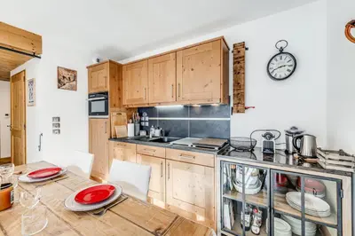 Cuisine ou kitchenette dans l'établissement Résidence Les Balcons EtoilÉs - 3 Pièces pour 6 Personnes MAE-8893