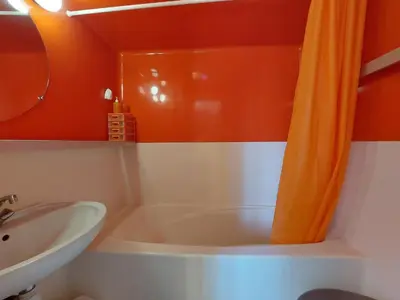 Salle de bains dans l'établissement Studio au cœur d'Arc 1800, 2 personnes, proche pistes et commerces - FR-1-411-1014