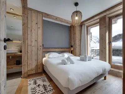 Un ou plusieurs lits dans un hébergement de l'établissement Chalet Élégant au Pied des Pistes à Val d'Isère - FR-1-567-139