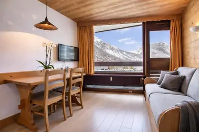 Vue générale sur la montagne ou vue sur la montagne depuis l'appartement