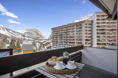 Vue générale sur la montagne ou vue sur la montagne depuis l'appartement