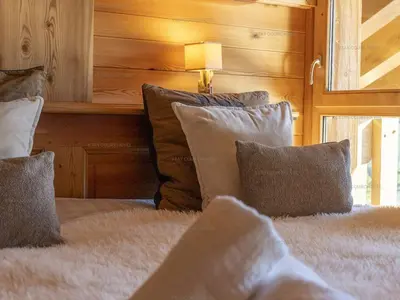 Un ou plusieurs lits dans un hébergement de l'établissement Superbe Triplex de 200 m² à Courchevel avec Parking - FR-1-864-1