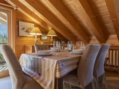 Plan de l'établissement Superbe Triplex de 200 m² à Courchevel avec Parking - FR-1-864-1