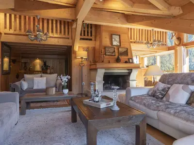 Coin salon dans l'établissement Superbe Triplex de 200 m² à Courchevel avec Parking - FR-1-864-1