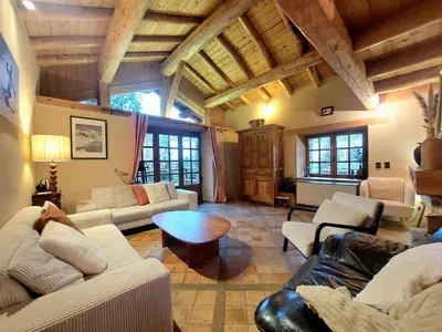 Coin salon dans l'établissement Chalet atypique 6 pers, terrasse sud-ouest, Arc 1800, parking, wifi - FR-1-346-596