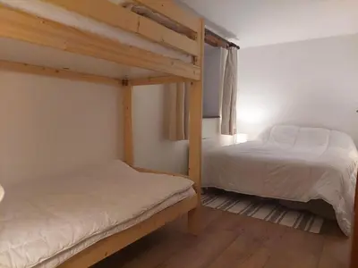 Un ou plusieurs lits dans un hébergement de l'établissement Chalet atypique 6 pers, terrasse sud-ouest, Arc 1800, parking, wifi - FR-1-346-596