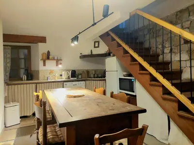Cuisine ou kitchenette dans l'établissement Chalet atypique 6 pers, terrasse sud-ouest, Arc 1800, parking, wifi - FR-1-346-596