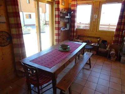 Coin salon dans l'établissement Chalet charmant 5 chambres, 10 pers, Vallandry - FR-1-411-1017