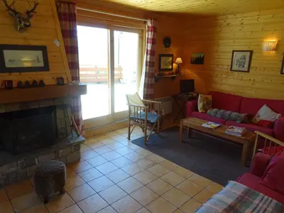 Coin salon dans l'établissement Chalet charmant 5 chambres, 10 pers, Vallandry - FR-1-411-1017