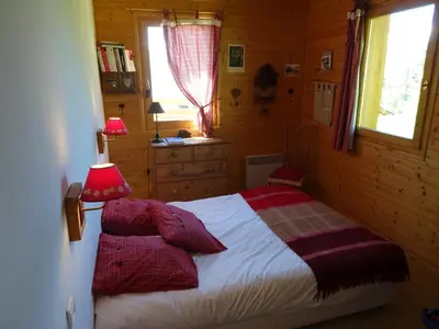 Un ou plusieurs lits dans un hébergement de l'établissement Chalet charmant 5 chambres, 10 pers, Vallandry - FR-1-411-1017
