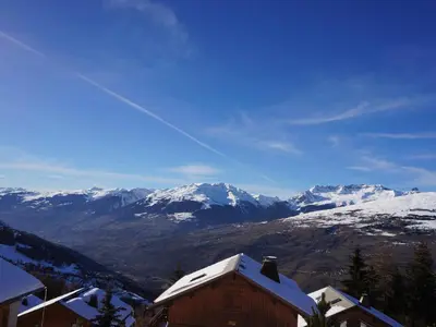 Vue générale sur la montagne ou vue sur la montagne depuis le chalet
