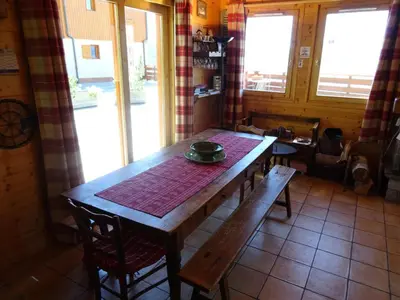 Coin salon dans l'établissement Chalet Epilobes - Chalet de charme 10 personnes à Vallandry MAE-3903