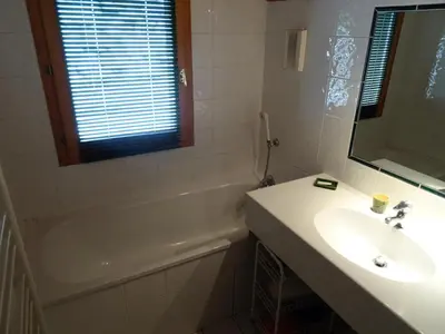 Salle de bains dans l'établissement Chalet Epilobes - Chalet de charme 10 personnes à Vallandry MAE-3903