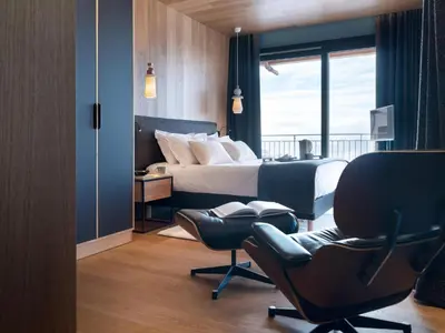 Un ou plusieurs lits dans un hébergement de l'établissement Chalet de luxe aux Arcs 1800 avec piscine intérieure et home cinéma - FR-1-866-7