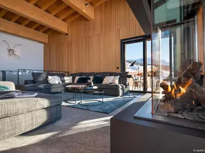 Coin salon dans l'établissement Chalet de luxe aux Arcs 1800 avec piscine intérieure et home cinéma - FR-1-866-7