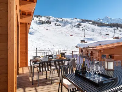 Vue générale sur la montagne ou vue sur la montagne depuis le chalet