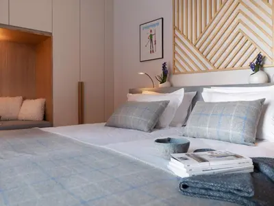 Un ou plusieurs lits dans un hébergement de l'établissement Chalet de luxe aux Arcs 1800 avec piscine intérieure et home cinéma - FR-1-866-7
