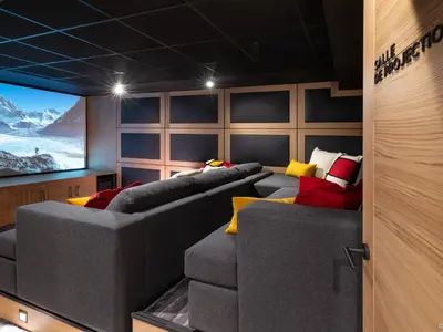 Coin salon dans l'établissement Chalet spacieux à Arc 1800 avec piscine intérieure et sauna - FR-1-866-3