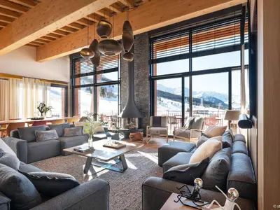 Coin salon dans l'établissement Chalet spacieux à Arc 1800 avec piscine intérieure et sauna - FR-1-866-3