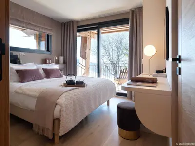 Un ou plusieurs lits dans un hébergement de l'établissement Chalet de luxe aux Arcs 1800 avec espace bien-être - FR-1-866-14