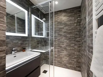Salle de bains dans l'établissement Appartement rénové 4 pers, au pied des pistes Val-d'Isère - FR-1-862-37
