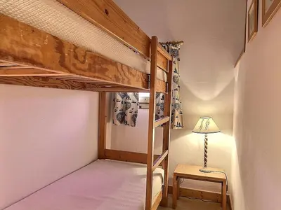 Un ou plusieurs lits dans un hébergement de l'établissement Spacieux duplex 8 pers au pied des pistes à Belle Plagne - FR-1-455-285