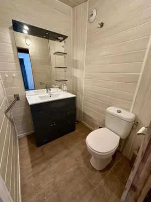 Salle de bains dans l'établissement Les balcons olympiques - Ménage inclus - Arc 2000 - Ski IN-OUT - Place Olympique - La Conciergerie du Varet