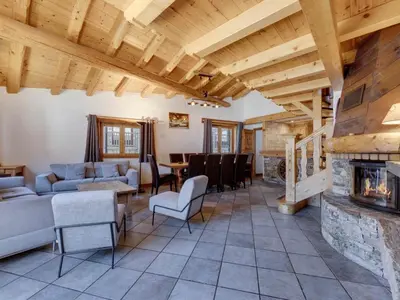 Coin salon dans l'établissement Chalet spacieux duplex au cœur du Vieux Village, proche des pistes - FR-1-862-4