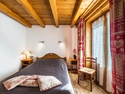 Un ou plusieurs lits dans un hébergement de l'établissement Chalet spacieux duplex au cœur du Vieux Village, proche des pistes - FR-1-862-4